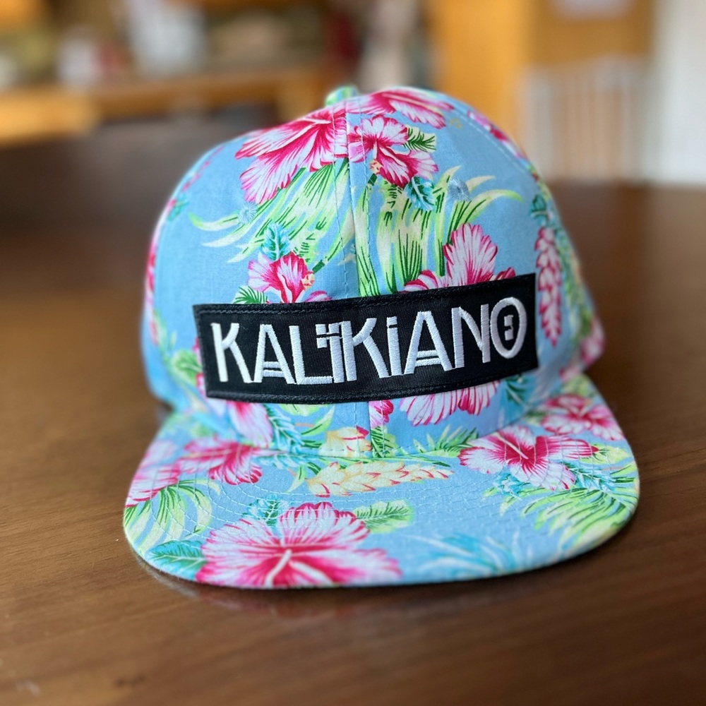 Aloha, this hat is straight from Hawaii in the island of Oahu.🌺 #tropical